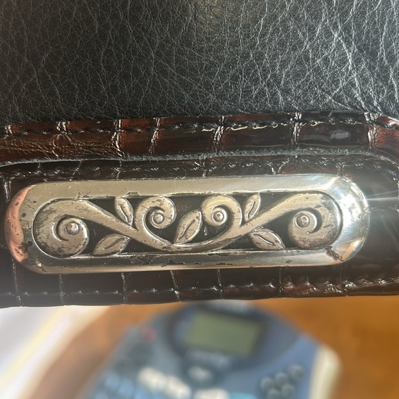 Brighton Black and Brown Leather Wallet - Picture 11 of 12